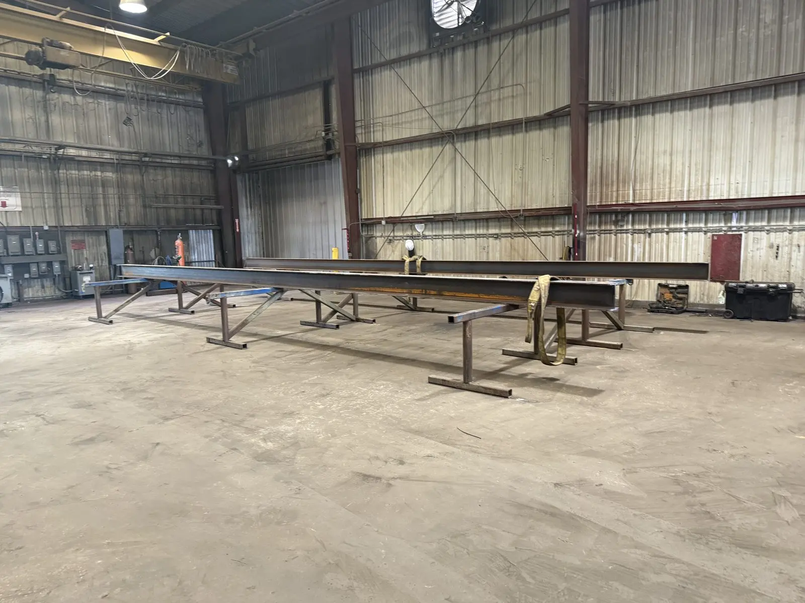 Long beam assembly on stands